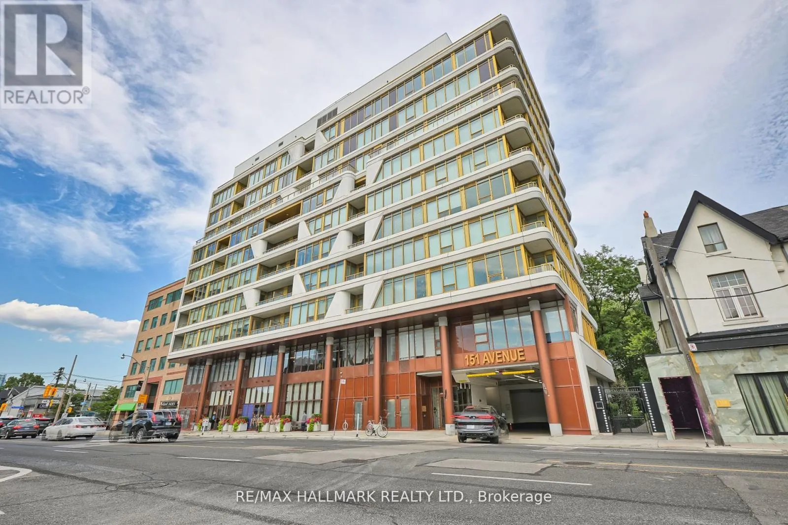 601 - 151 AVENUE ROAD
