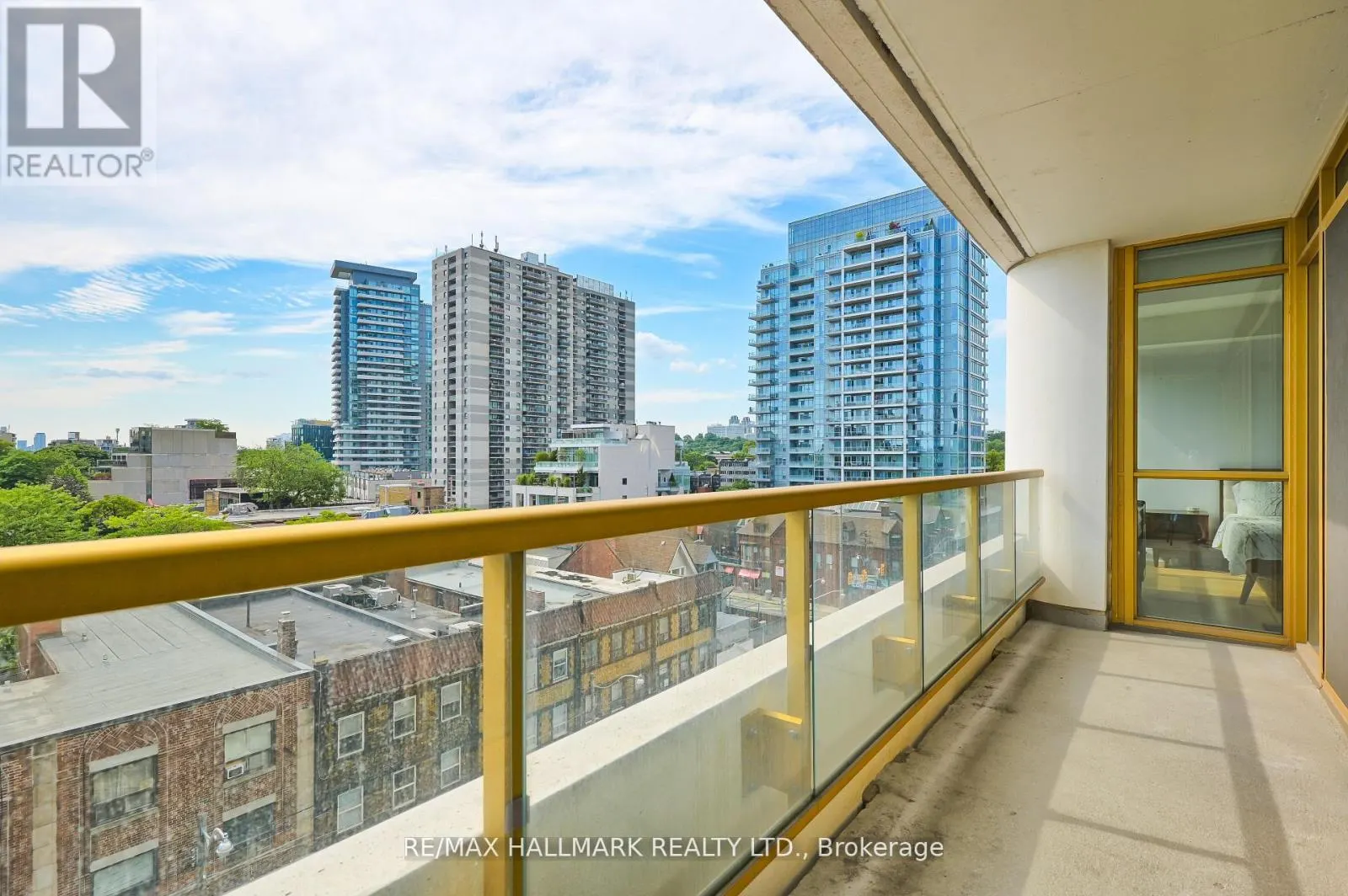 601 - 151 AVENUE ROAD
