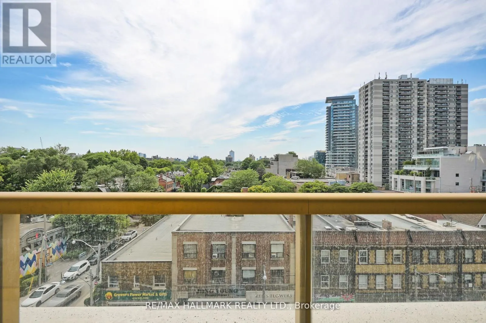 601 - 151 AVENUE ROAD