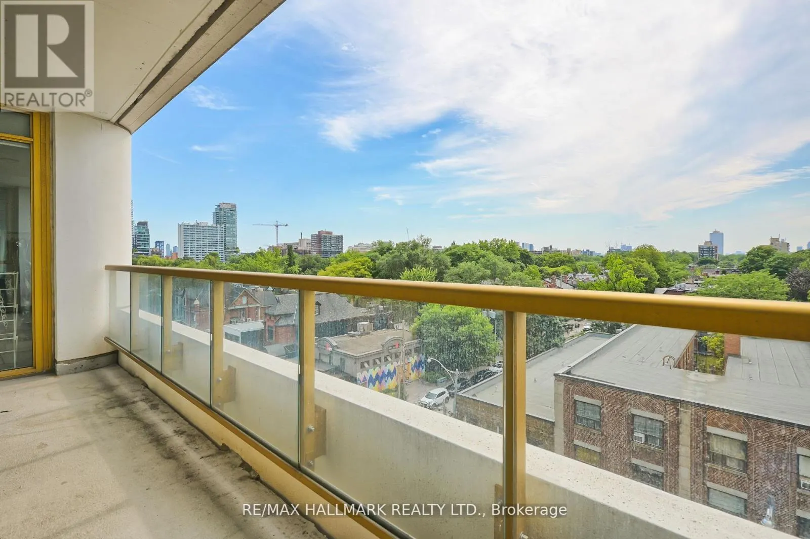 601 - 151 AVENUE ROAD