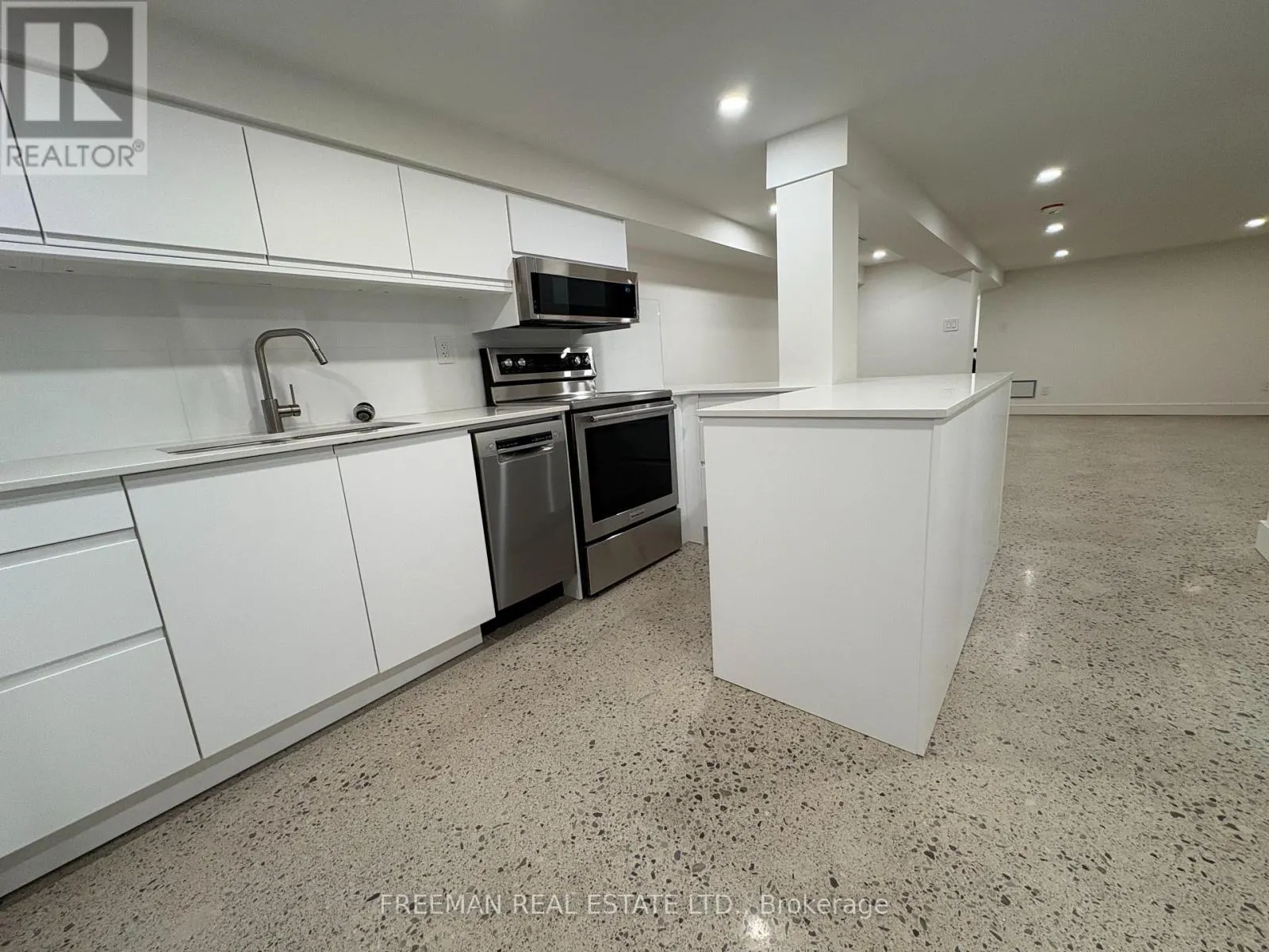 BASEMENT UNIT - 534 CLINTON STREET