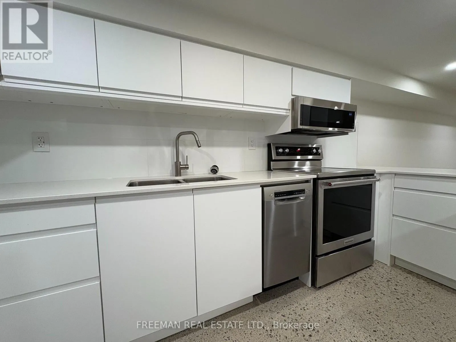 BASEMENT UNIT - 534 CLINTON STREET
