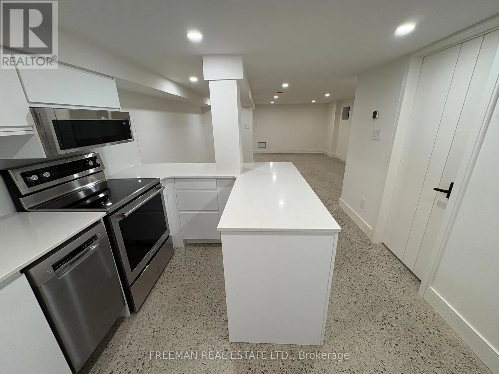 BASEMENT UNIT - 534 CLINTON STREET