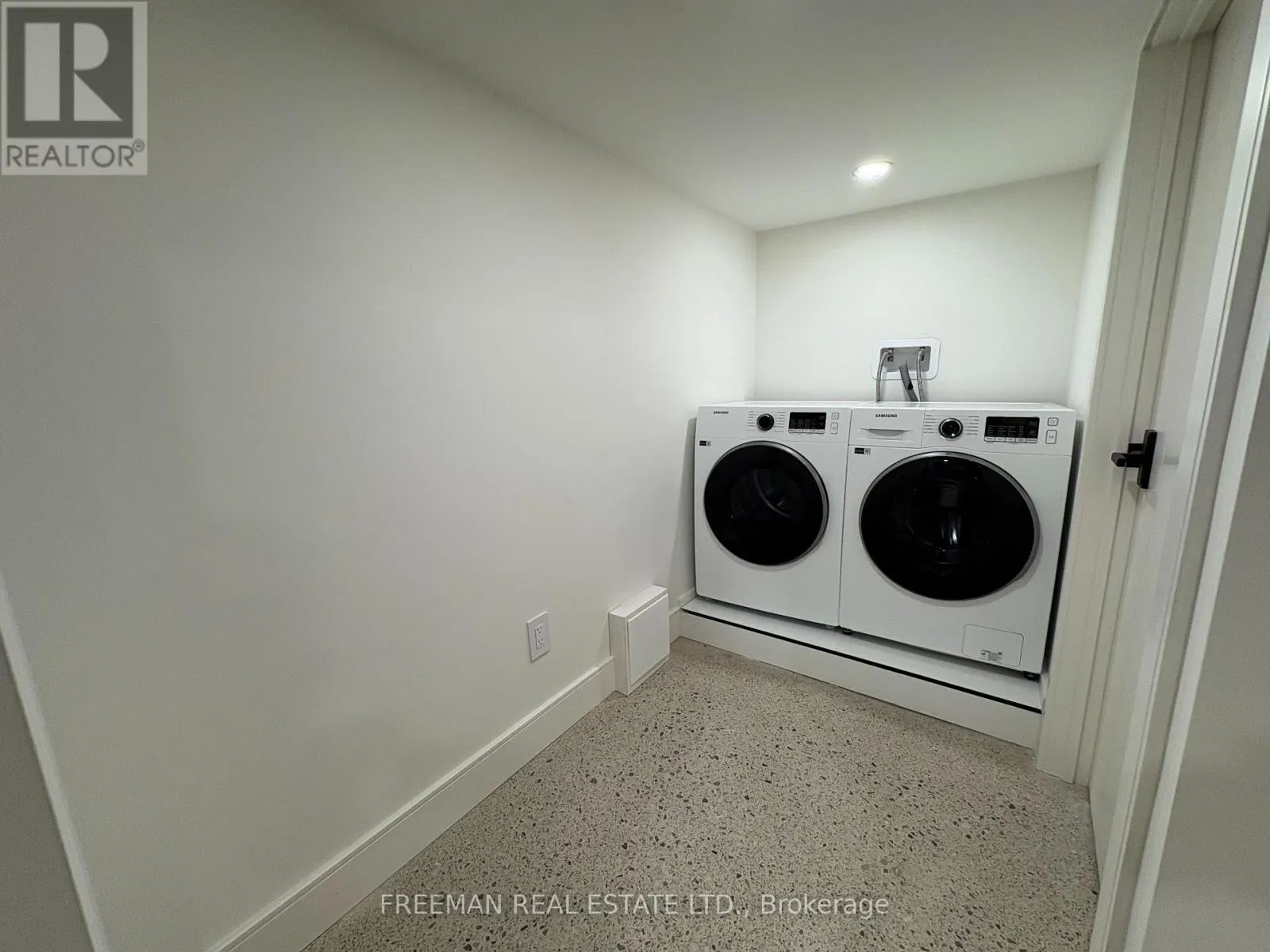 BASEMENT UNIT - 534 CLINTON STREET