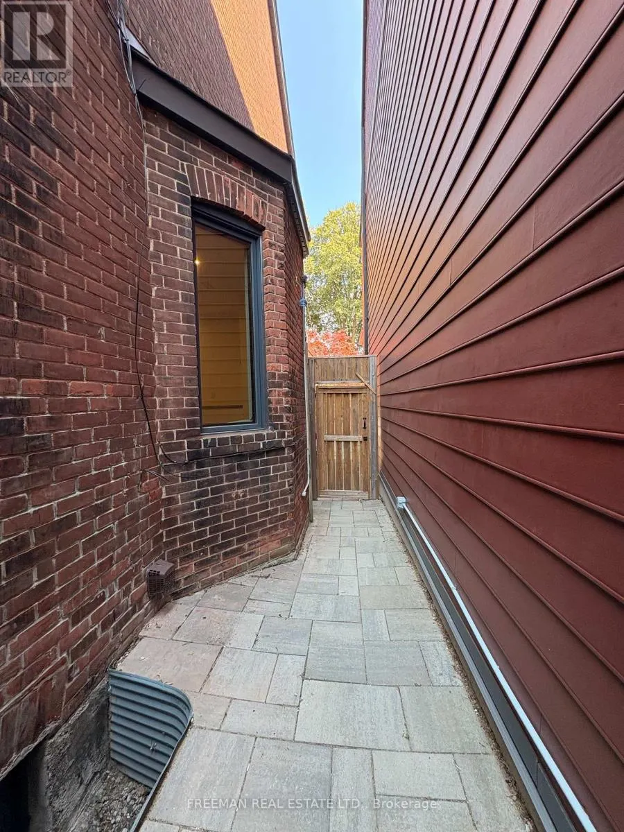 BASEMENT UNIT - 534 CLINTON STREET