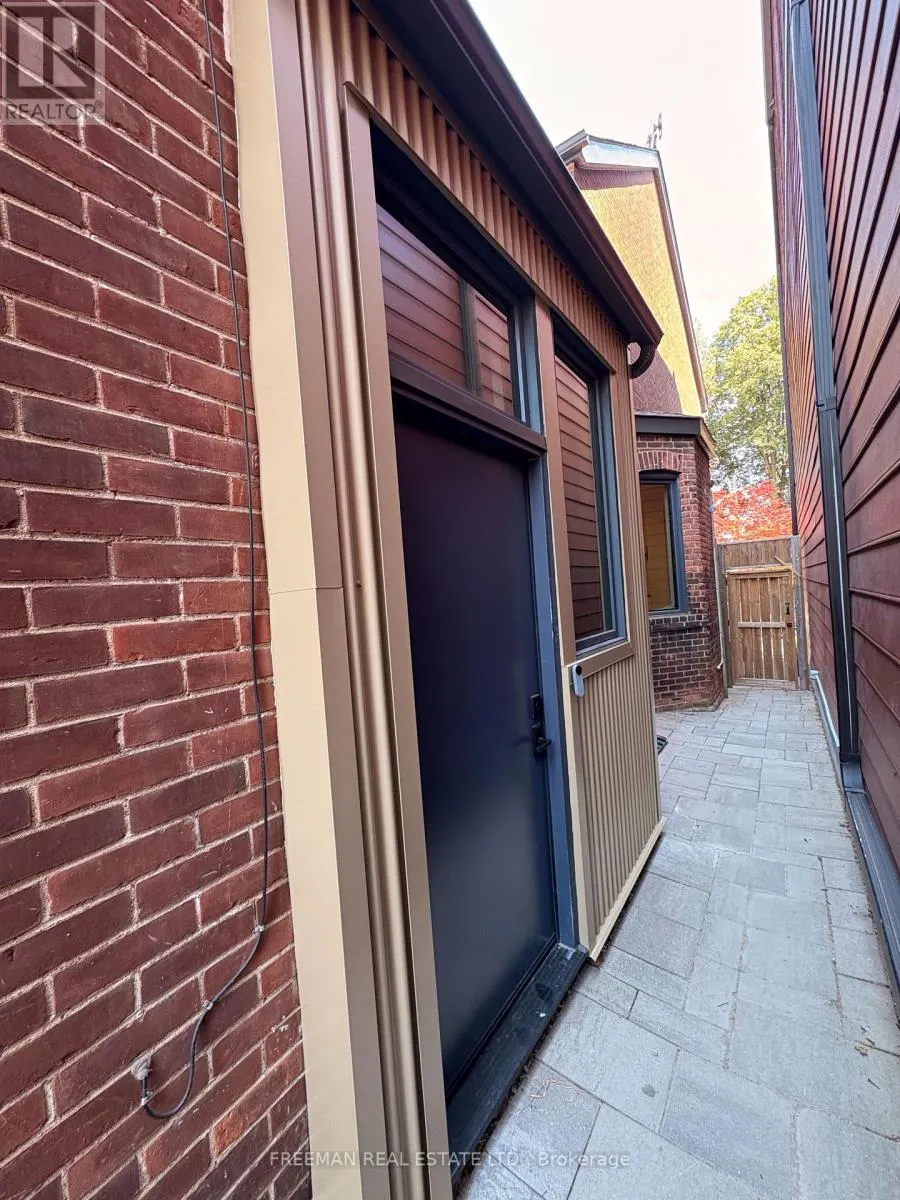 BASEMENT UNIT - 534 CLINTON STREET