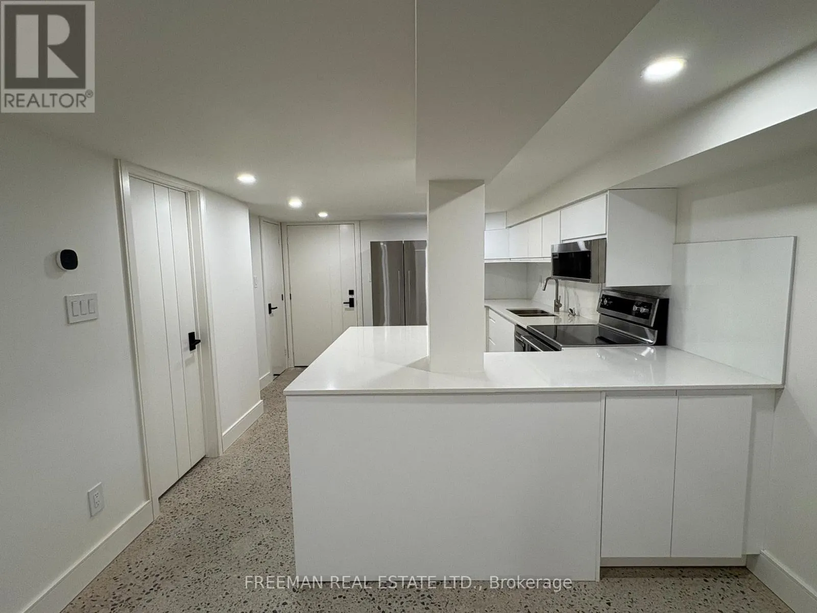 BASEMENT UNIT - 534 CLINTON STREET