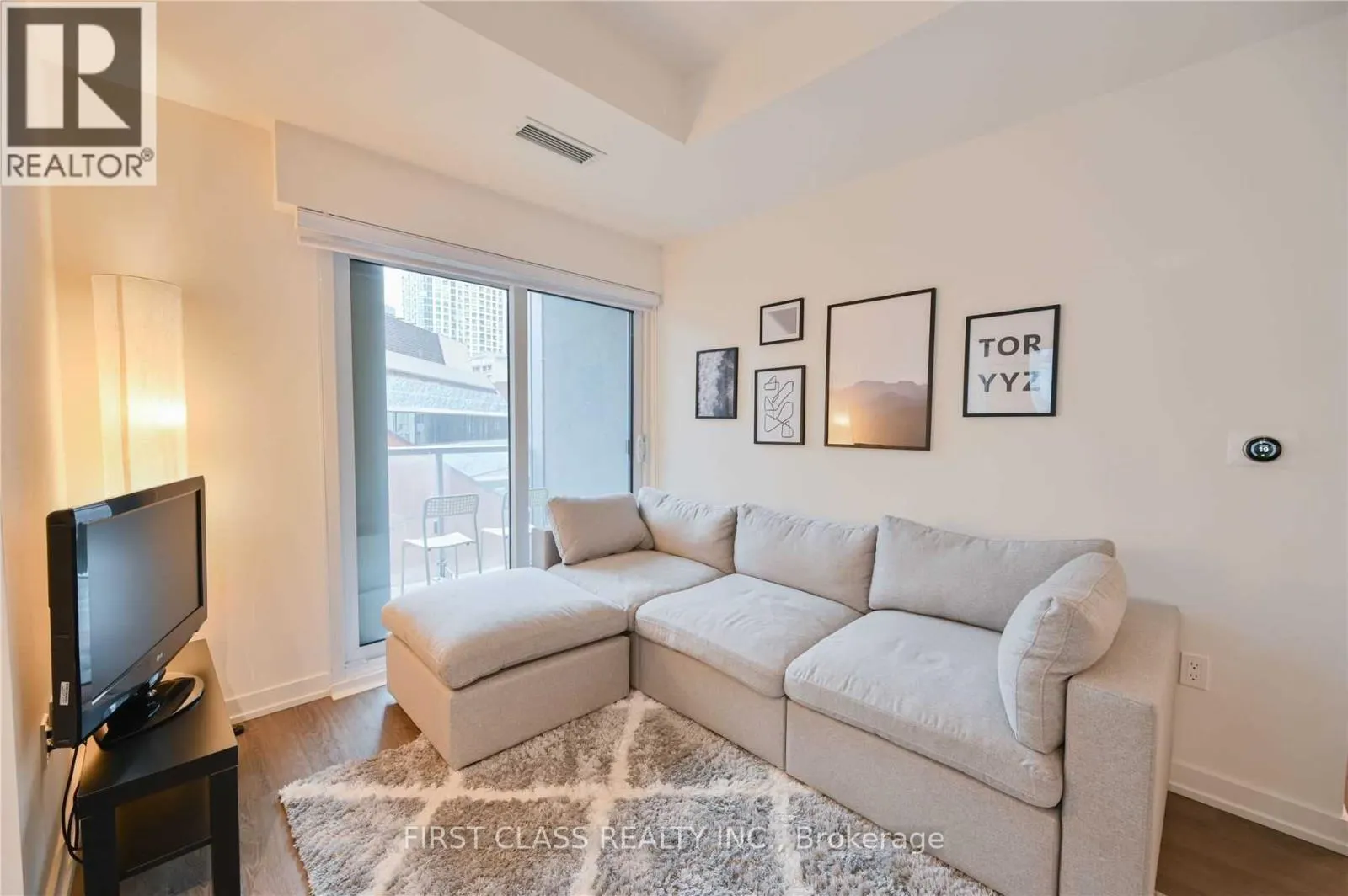 608 - 1 YORKVILLE AVENUE