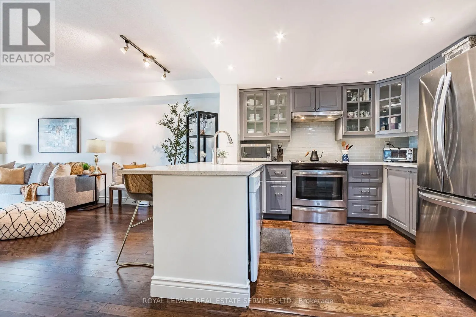 1614 - 705 KING STREET W