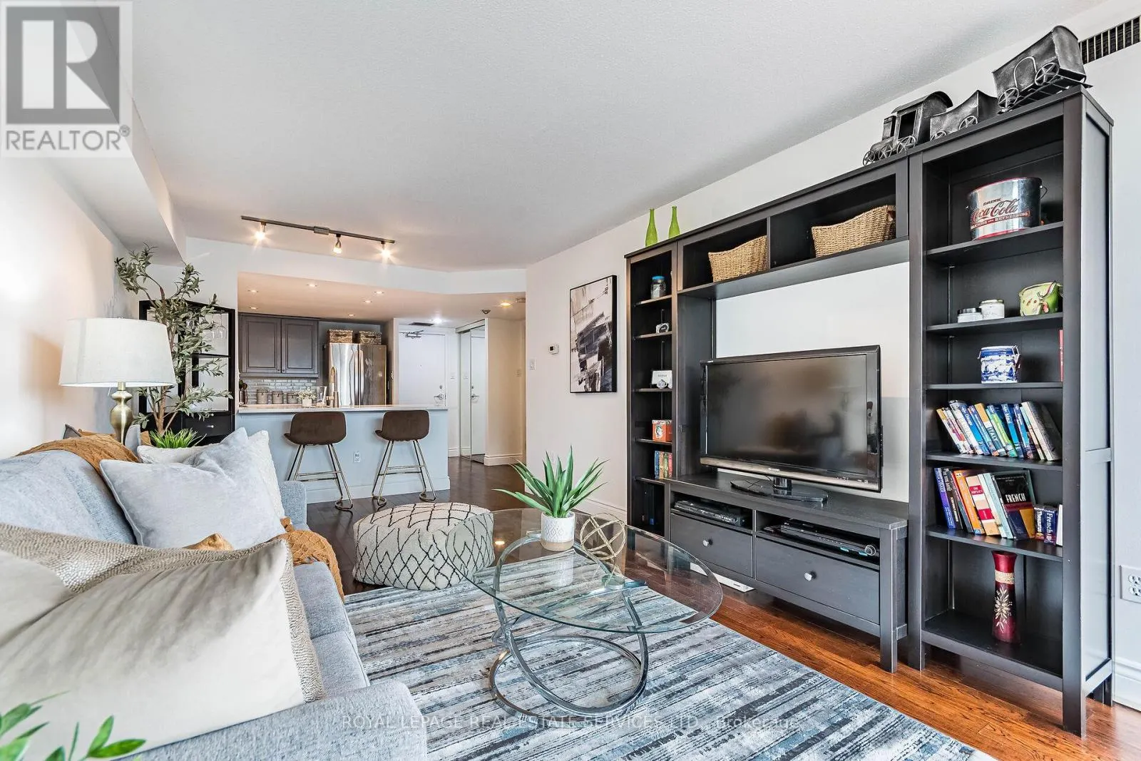 1614 - 705 KING STREET W