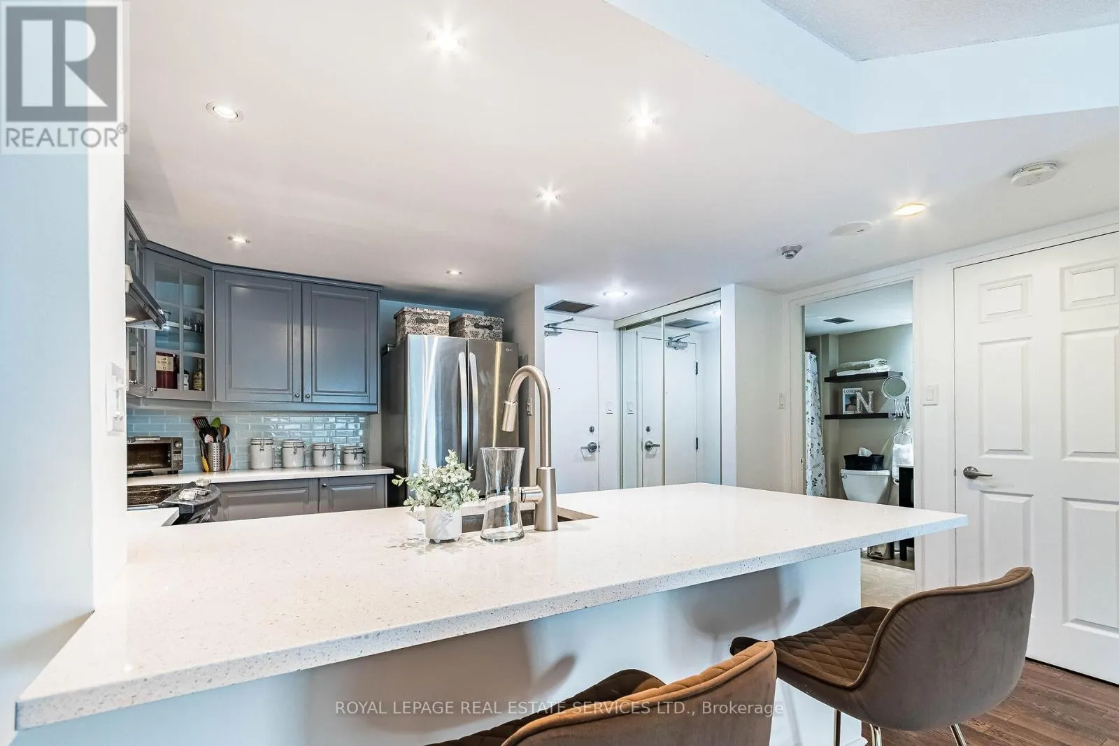 1614 - 705 KING STREET W