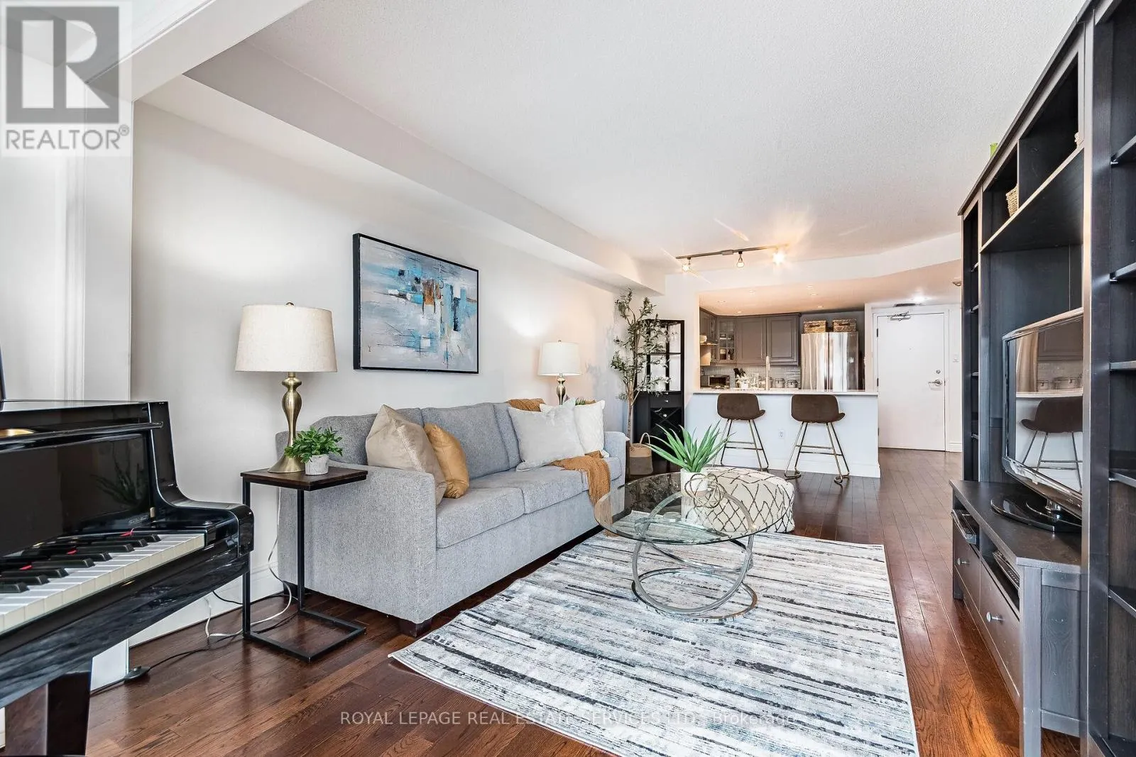 1614 - 705 KING STREET W