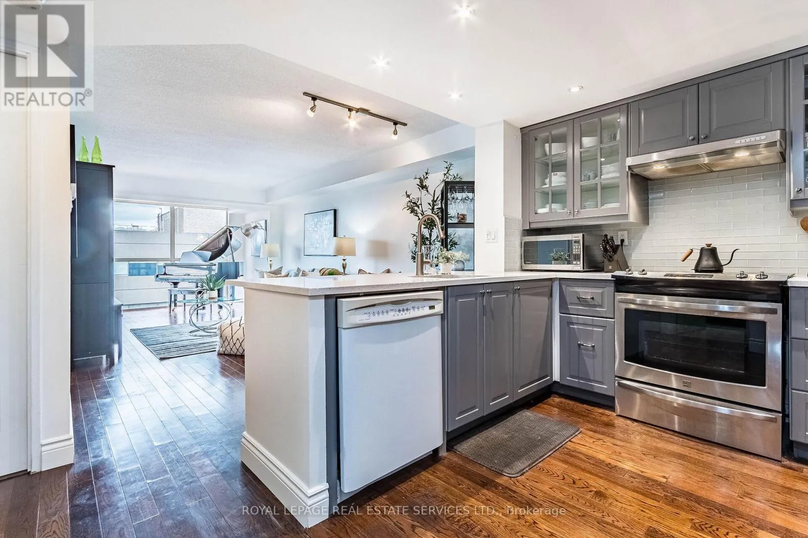 1614 - 705 KING STREET W