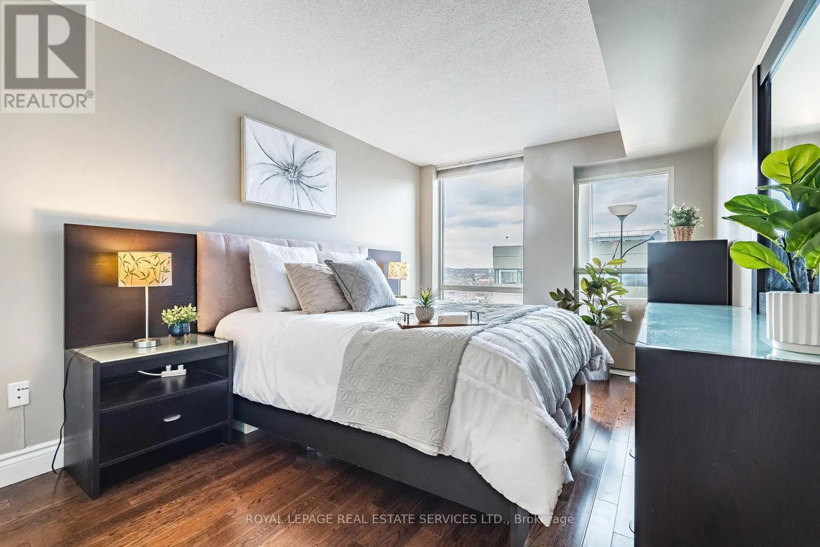 1614 - 705 KING STREET W