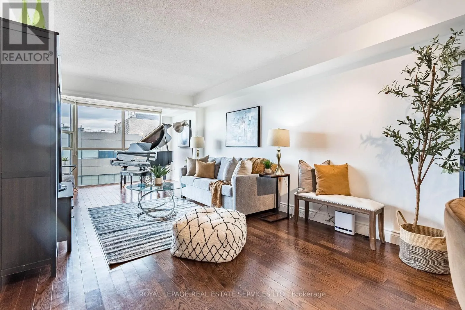 1614 - 705 KING STREET W