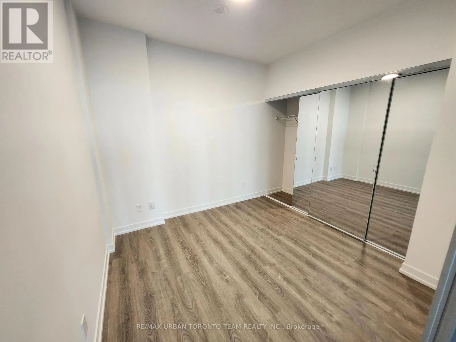 PH05 - 771 YONGE STREET