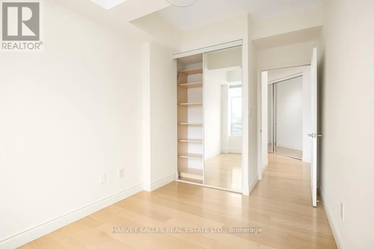302 - 77 MCMURRICH STREET