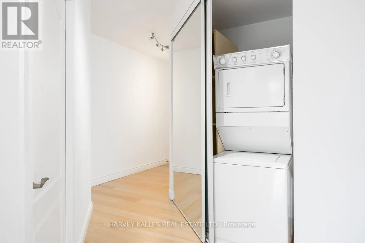 302 - 77 MCMURRICH STREET