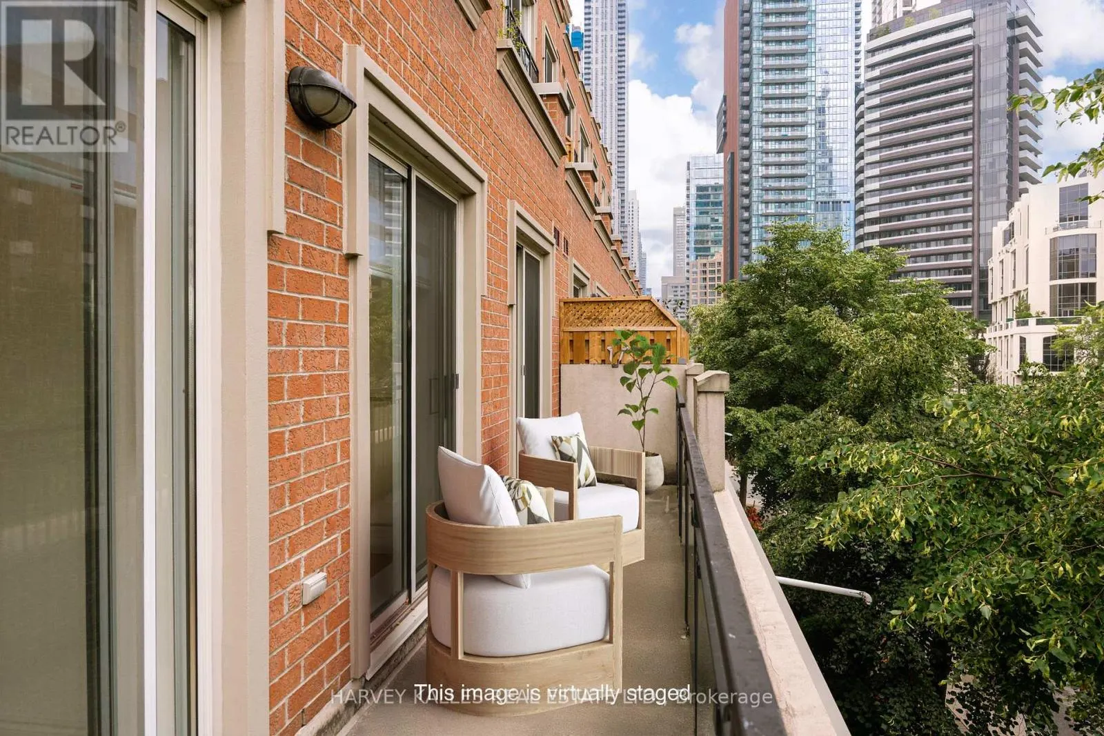 302 - 77 MCMURRICH STREET