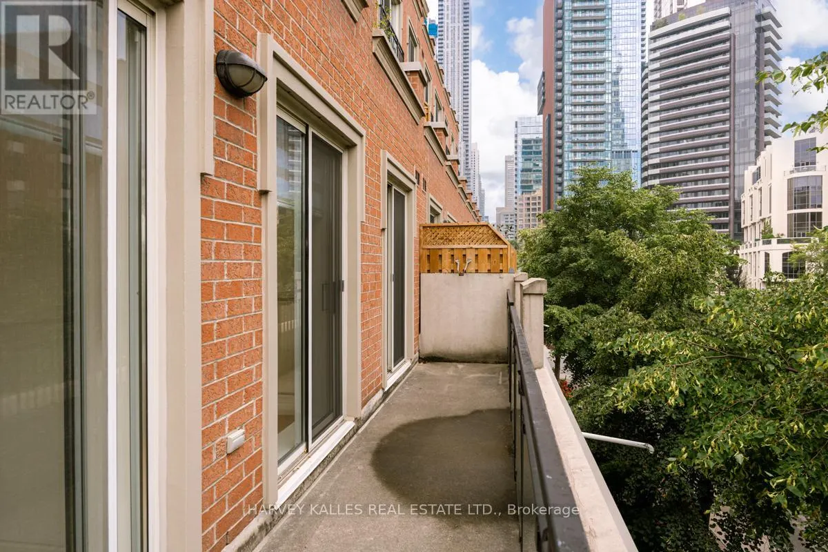 302 - 77 MCMURRICH STREET