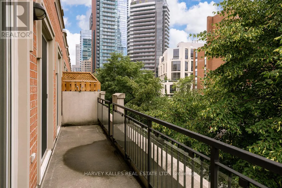 302 - 77 MCMURRICH STREET