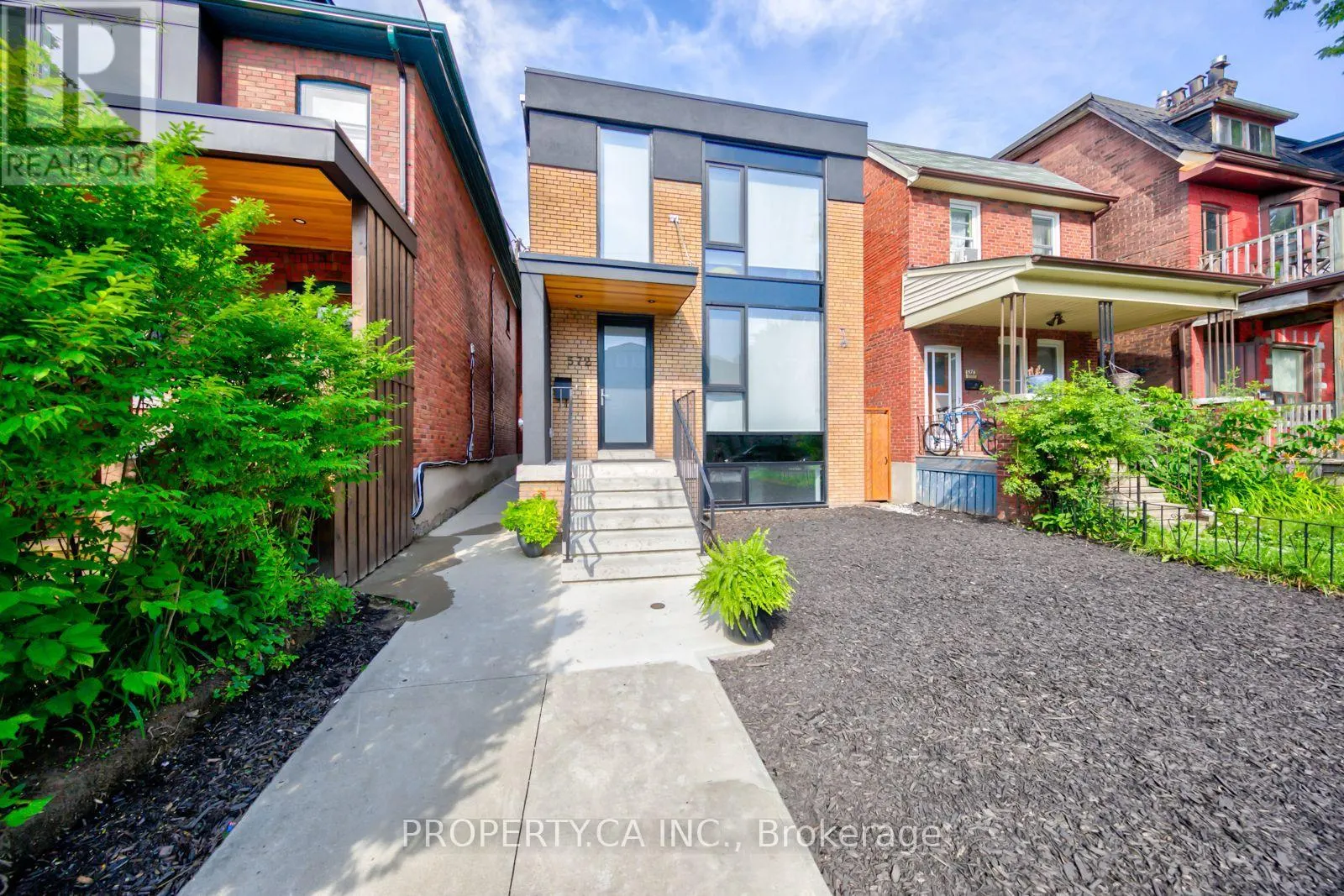 LOWER - 572 PALMERSTON AVENUE