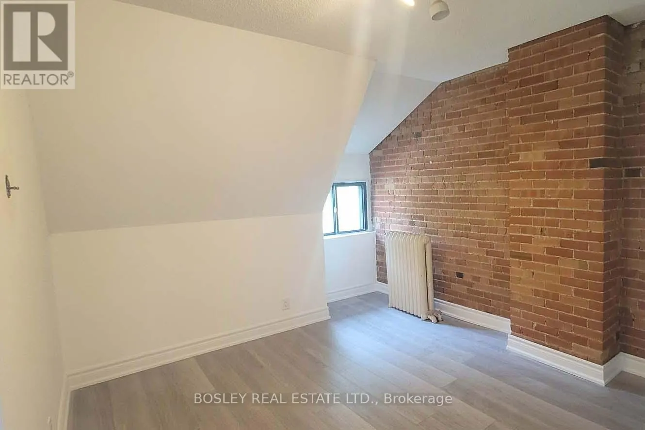 3 - 166 SPADINA ROAD