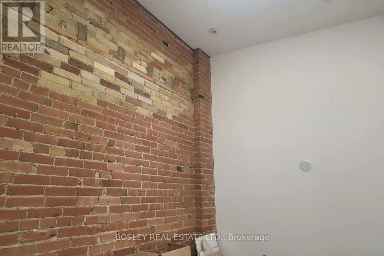 3 - 166 SPADINA ROAD