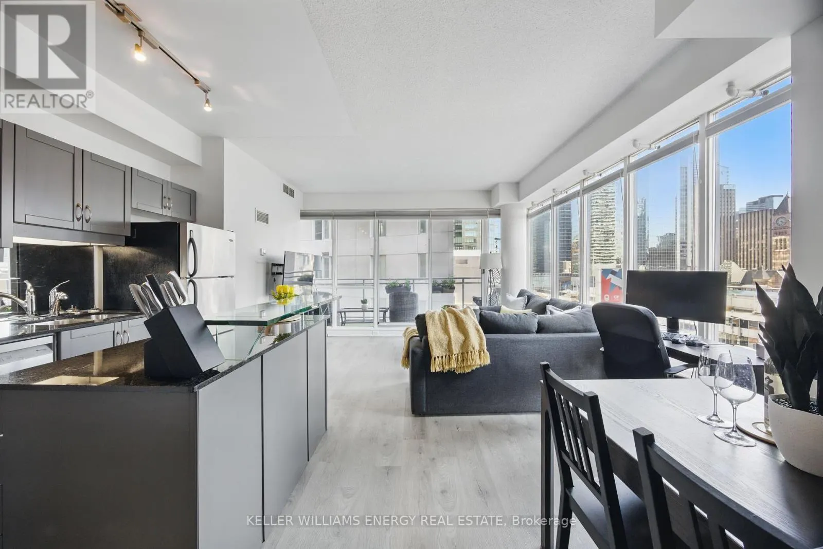 1307 - 220 VICTORIA STREET, #1307