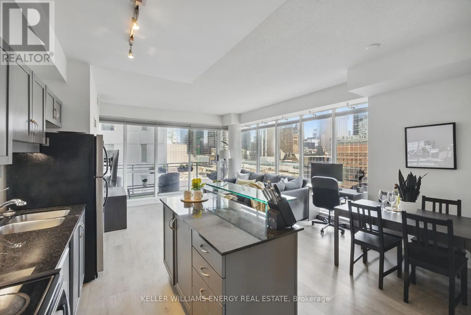 1307 - 220 VICTORIA STREET, #1307