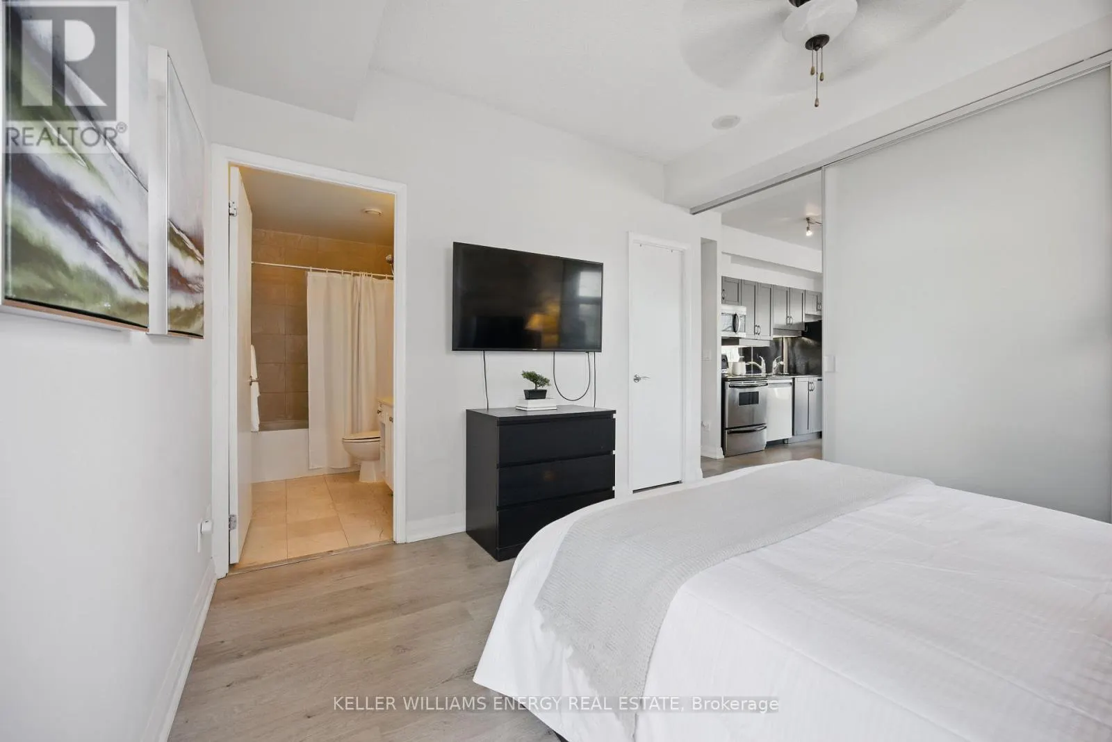 1307 - 220 VICTORIA STREET, #1307