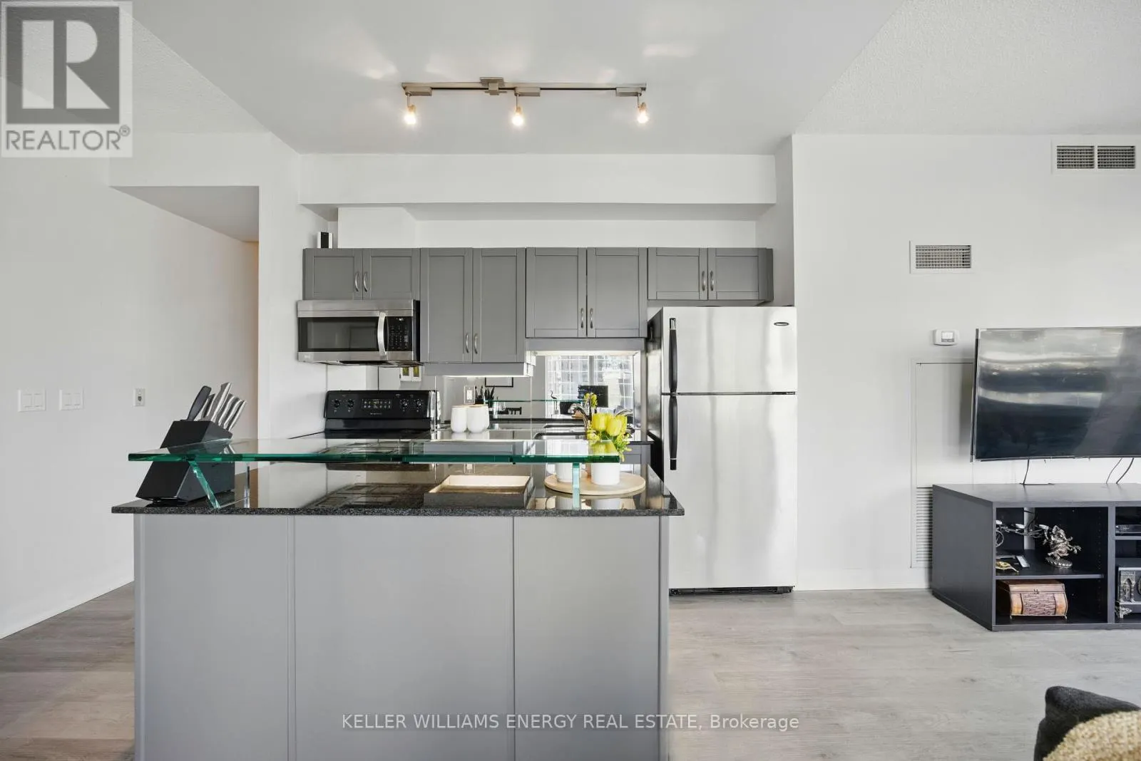 1307 - 220 VICTORIA STREET, #1307