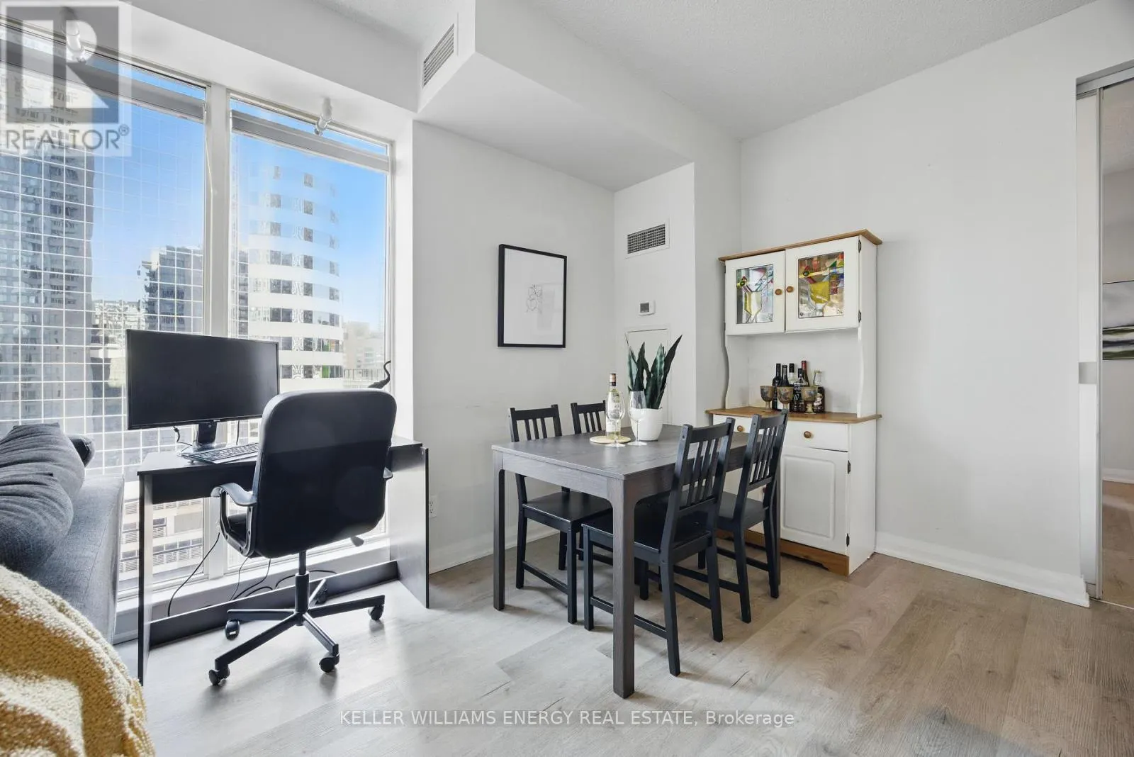 1307 - 220 VICTORIA STREET, #1307
