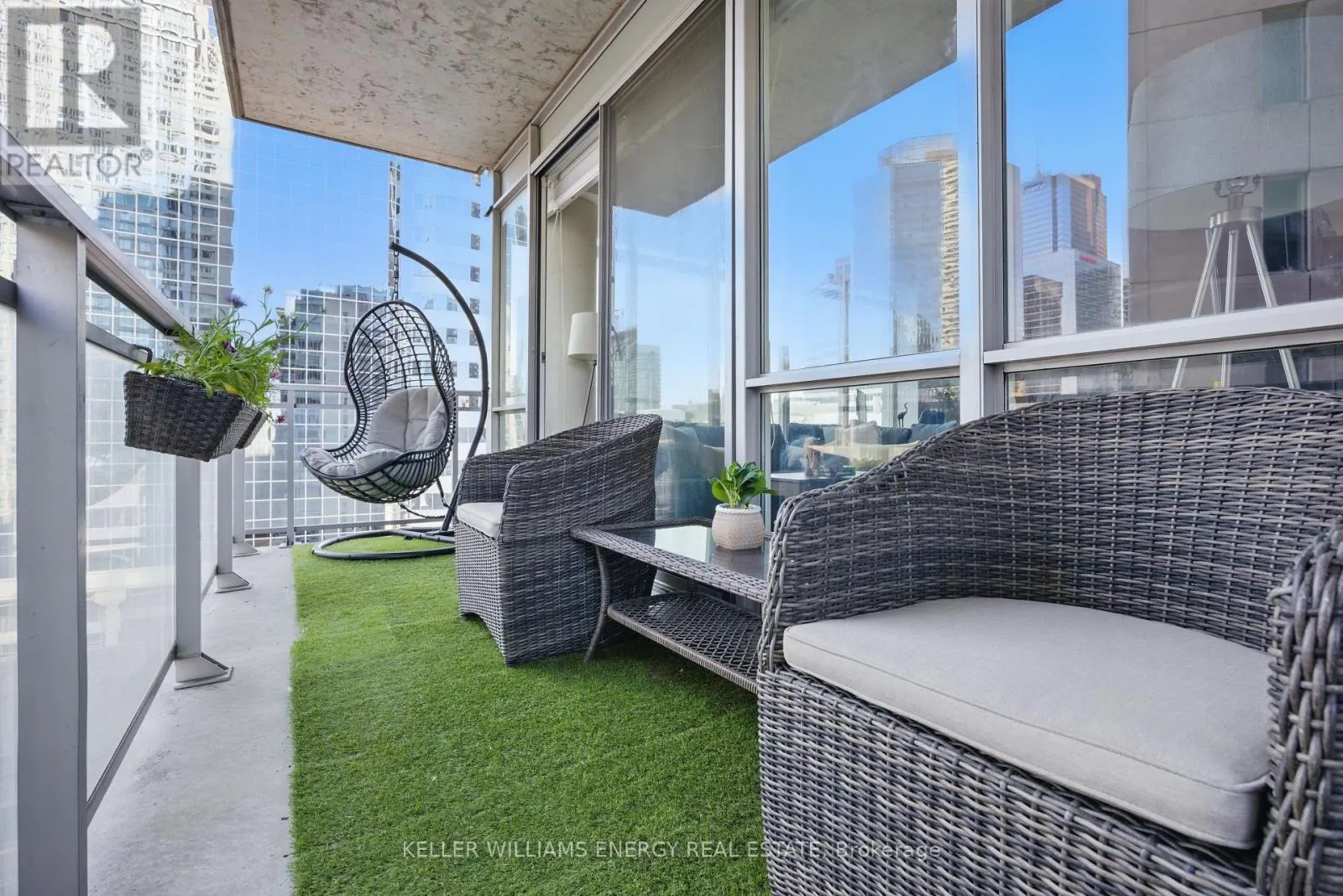1307 - 220 VICTORIA STREET, #1307