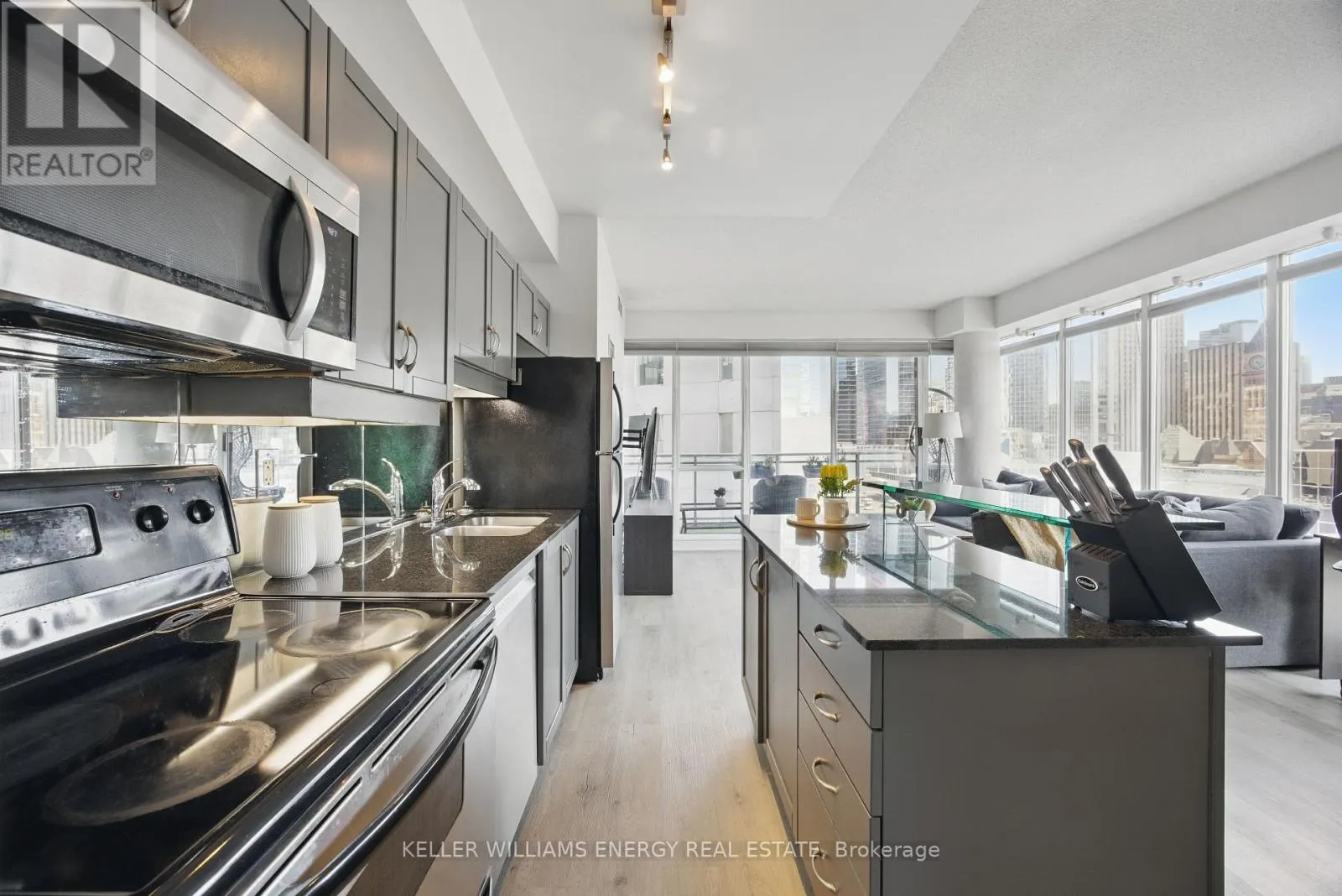1307 - 220 VICTORIA STREET, #1307