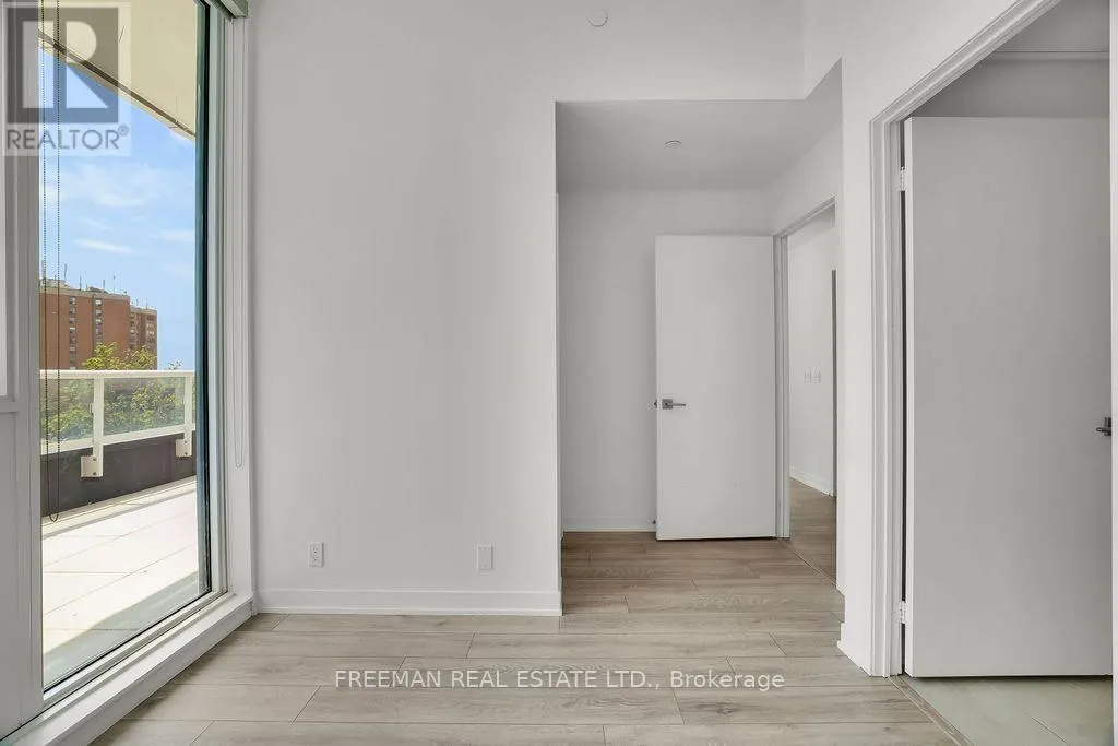 402 - 15 HOLMES AVENUE