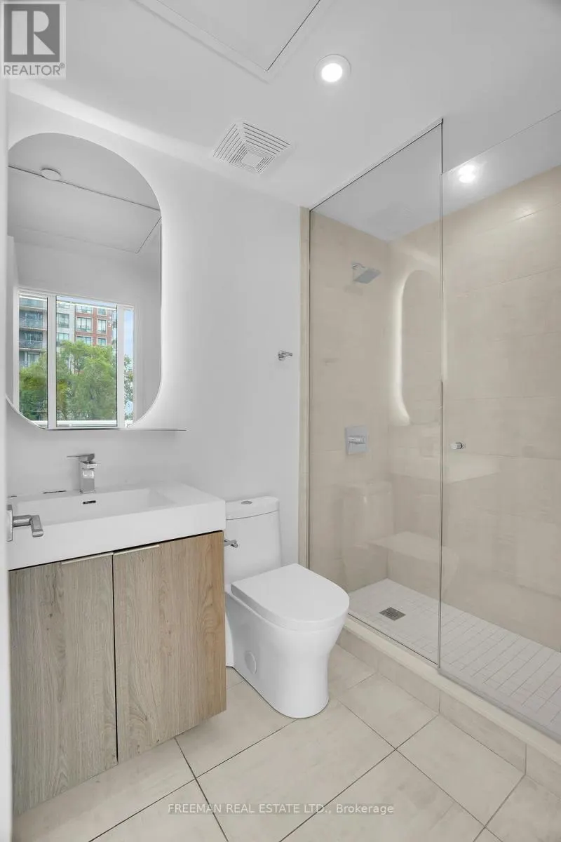 402 - 15 HOLMES AVENUE