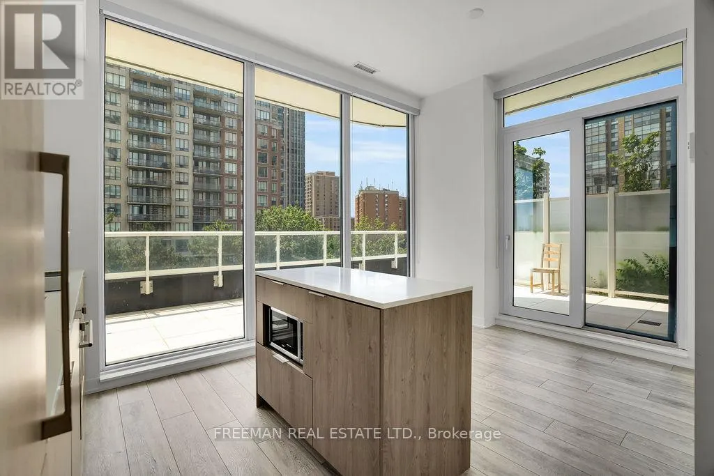 402 - 15 HOLMES AVENUE