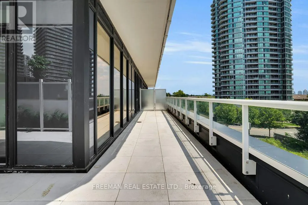 402 - 15 HOLMES AVENUE