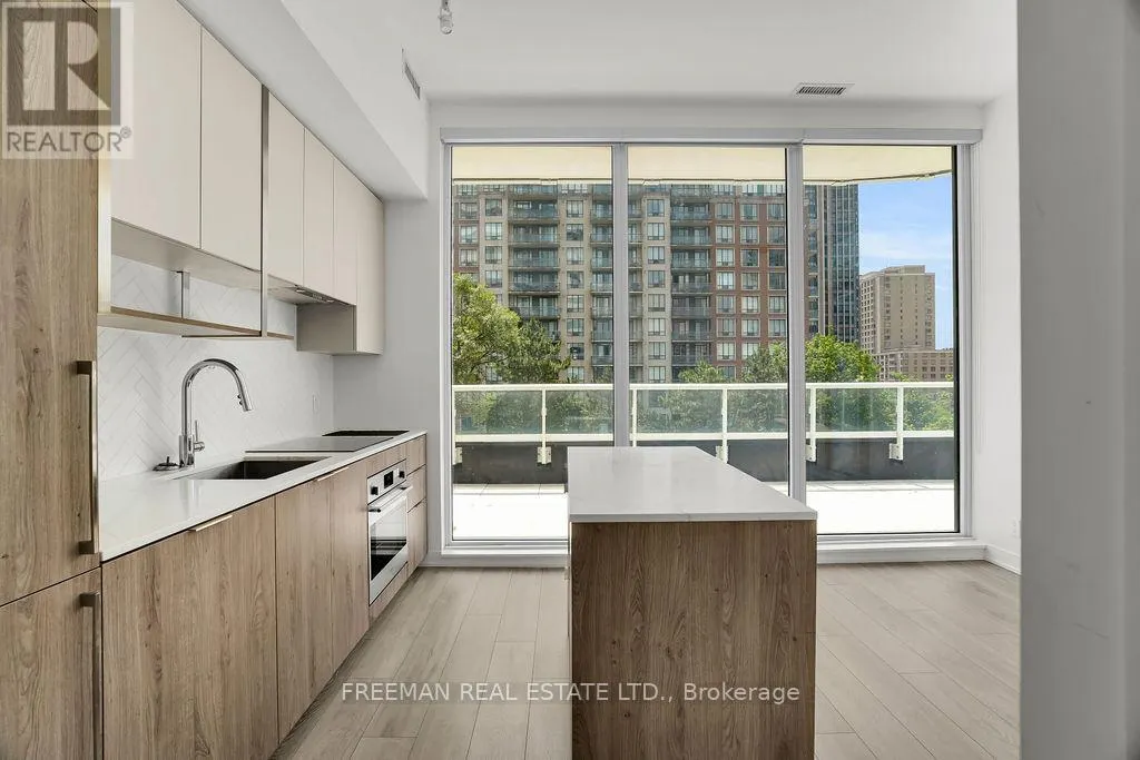 402 - 15 HOLMES AVENUE