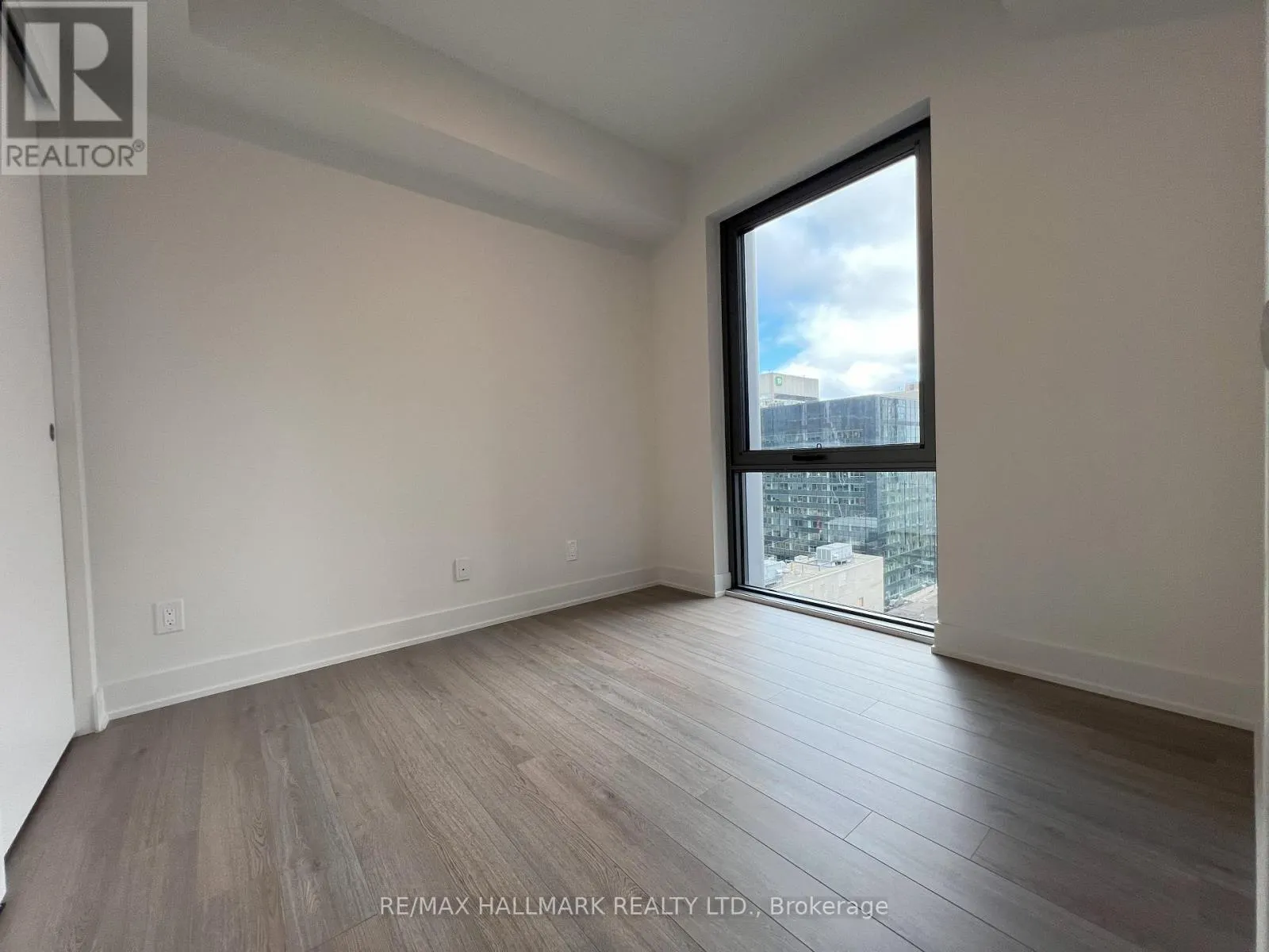 1402 - 8 CUMBERLAND STREET