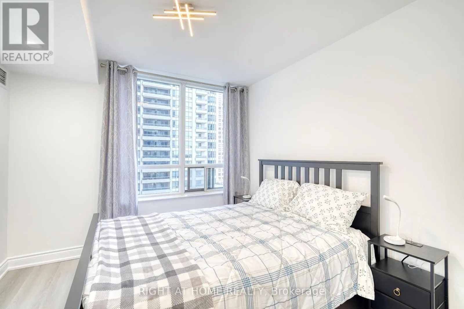 715 - 15 NORTHTOWN WAY