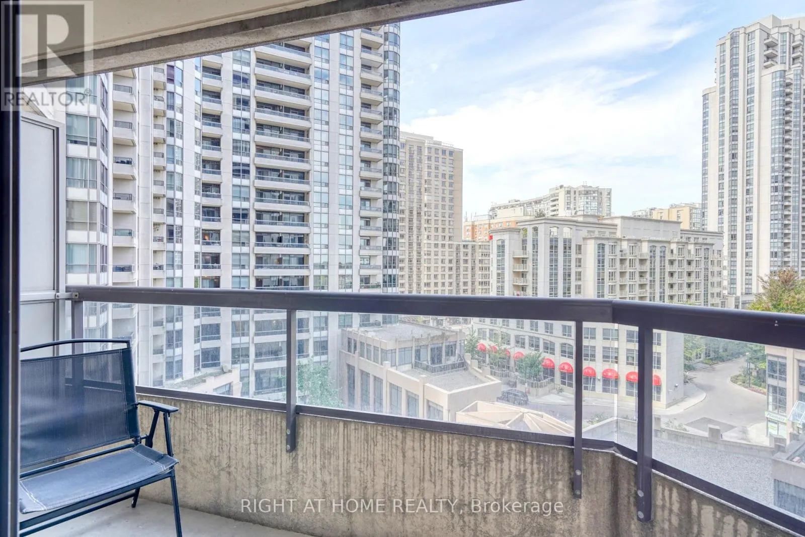 715 - 15 NORTHTOWN WAY