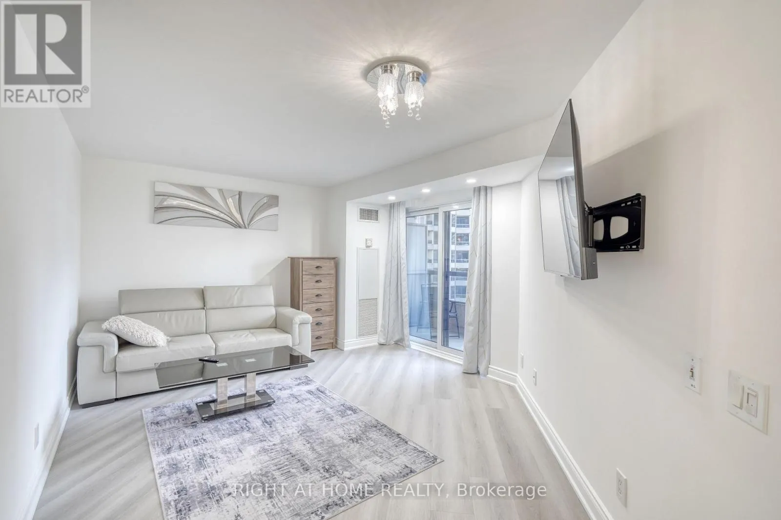 715 - 15 NORTHTOWN WAY