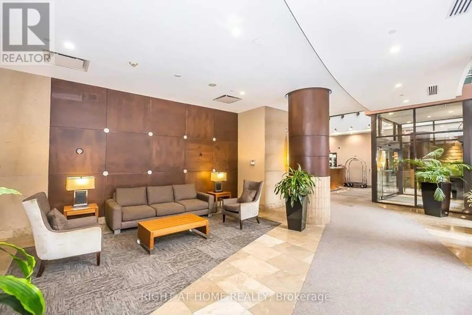 715 - 15 NORTHTOWN WAY
