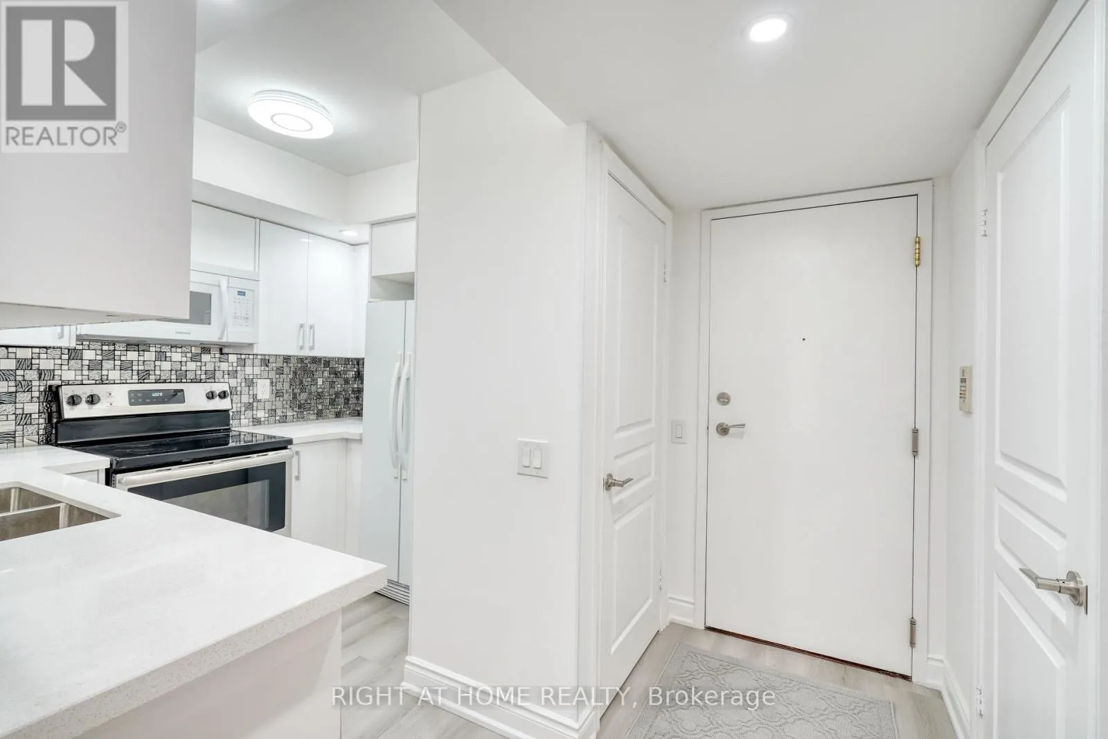 715 - 15 NORTHTOWN WAY