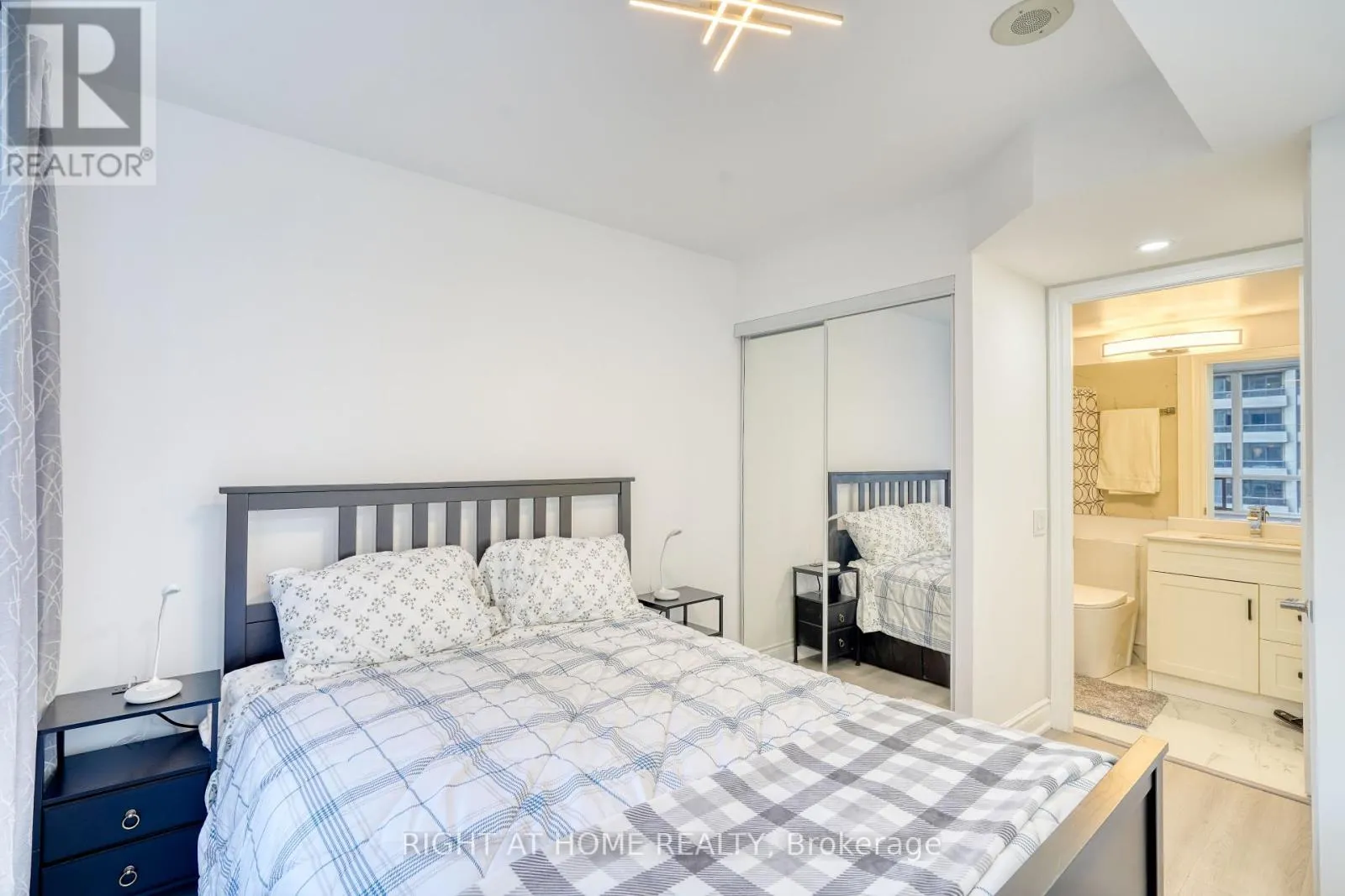715 - 15 NORTHTOWN WAY