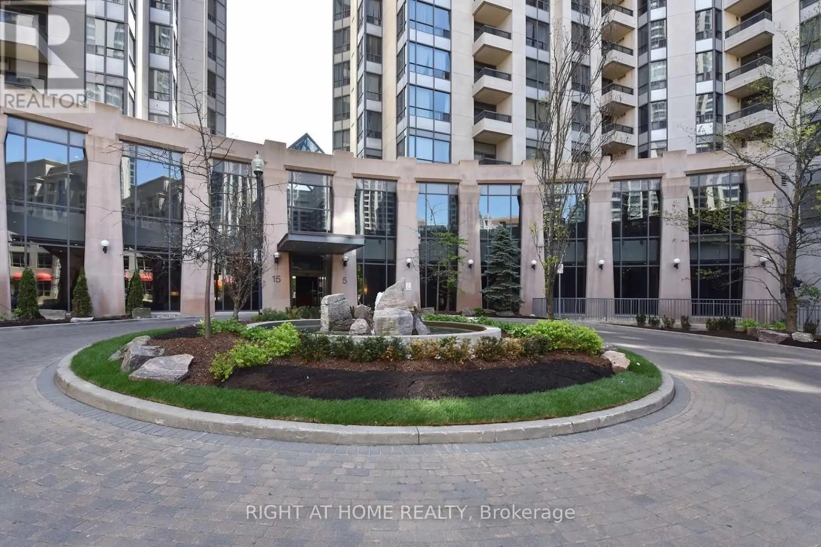 715 - 15 NORTHTOWN WAY