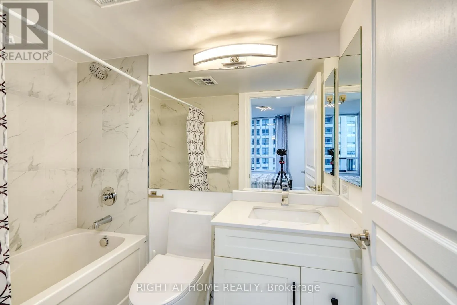 715 - 15 NORTHTOWN WAY