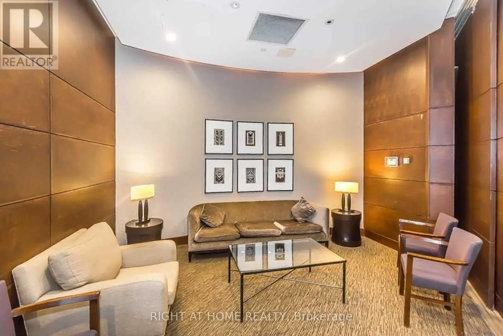 715 - 15 NORTHTOWN WAY